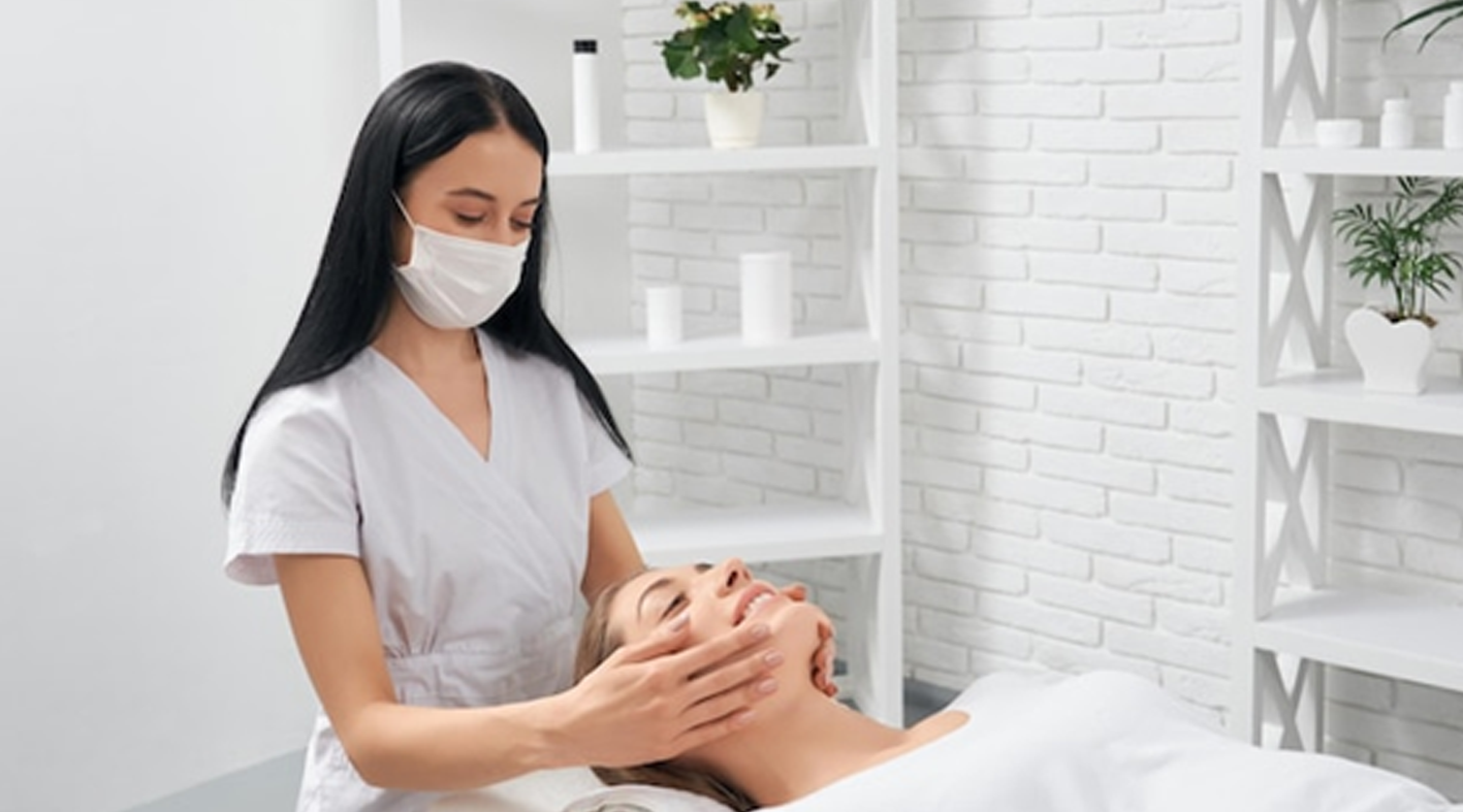 The Art of Reflexology in Esthetician Services Enhancing Wellness and